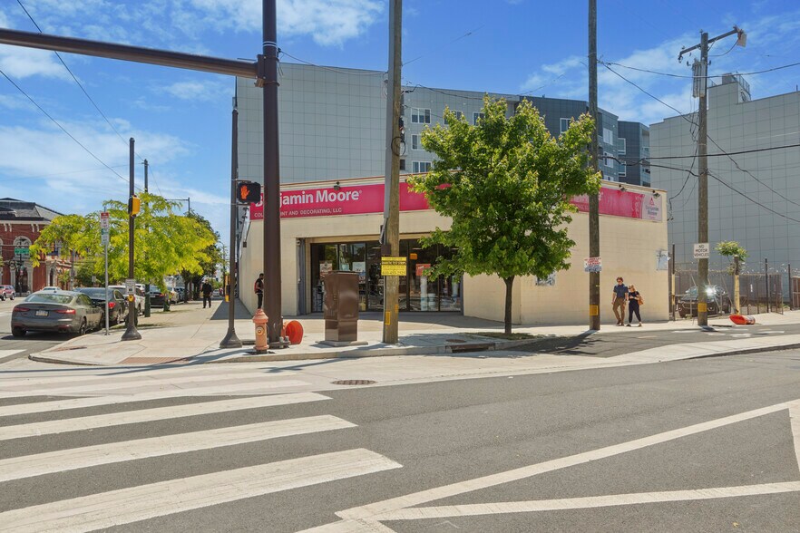 More Photos Of 210 W Girard Ave, Philadelphia Storefront For Lease