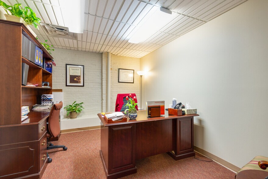 More Photos Of 122 S Calhoun St, Tallahassee Office For Lease