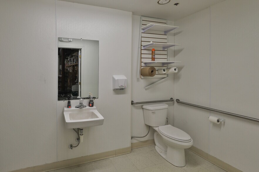 More Photos Of 8718 Highway 22, Dresden Storefront For Sale