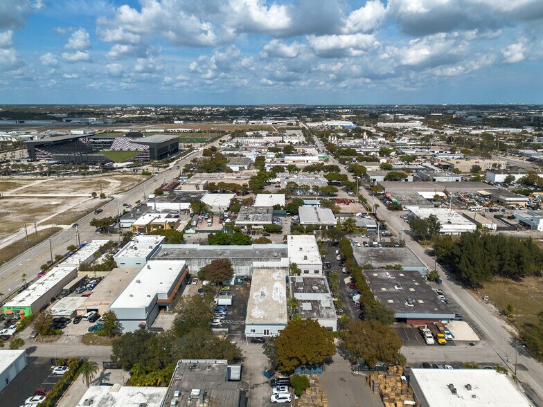 More Photos Of 1011 NW 51st St, Fort Lauderdale Unknown For Lease