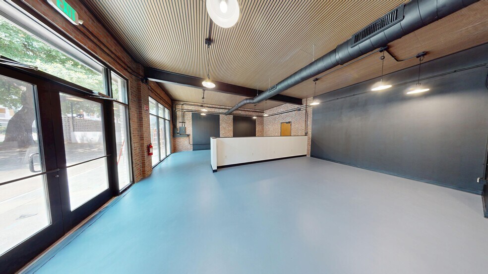 More Photos Of 2324 S Lamar Blvd, Austin Unknown For Lease