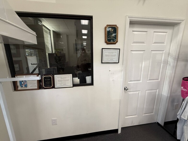 More Photos Of 215 Old Eastwood Rd, Wilmington Freestanding For Lease