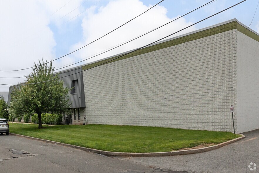 More Photos Of 900 Hart St, Rahway Warehouse For Lease