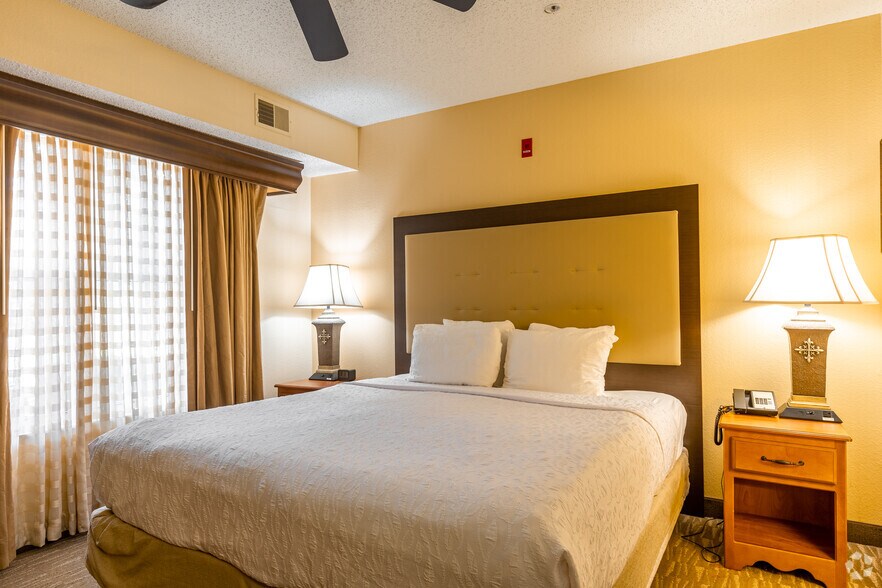 More Photos Of 9169 Markville Dr, Dallas Hotel For Sale