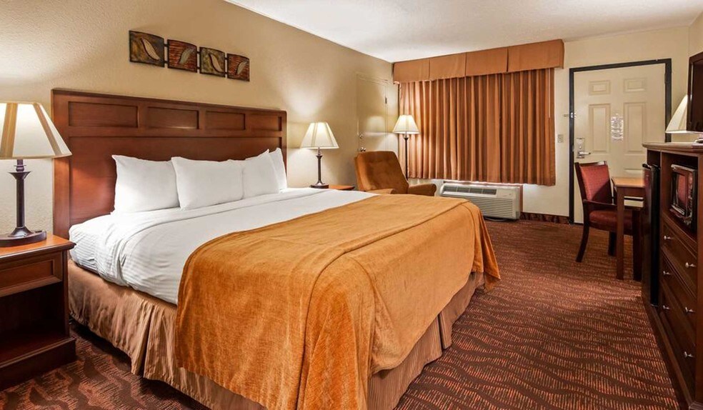 More Photos Of 3215 W 76 Country Blvd, Branson Hotel For Sale