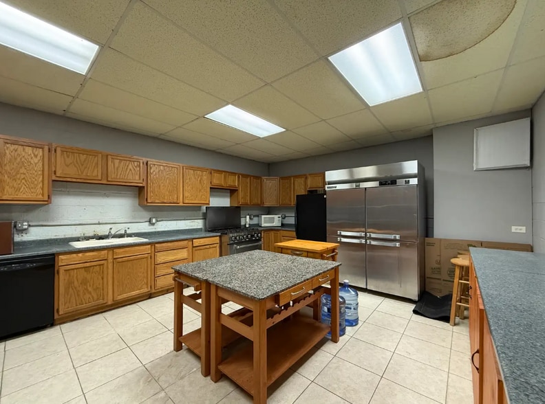 More Photos Of 1819 W Willow St, Lansing Religious Facility For Sale