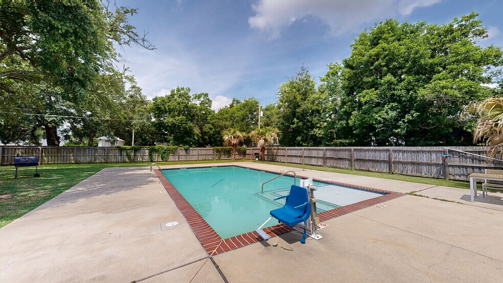 More Photos Of 522 E Railroad St, Long Beach Apartments For Sale