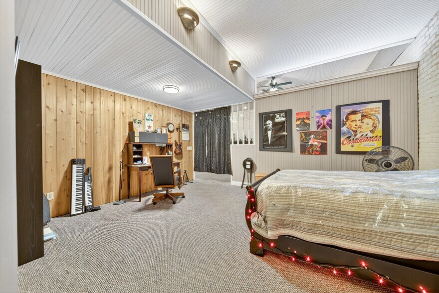 More Photos Of 109 7th Ave E, Springfield Flex For Sale