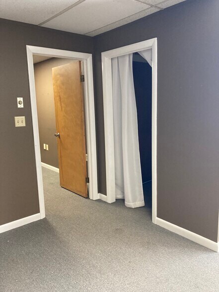 More Photos Of 900 Boston Post Rd, Old Saybrook Storefront Retail Office For Sale