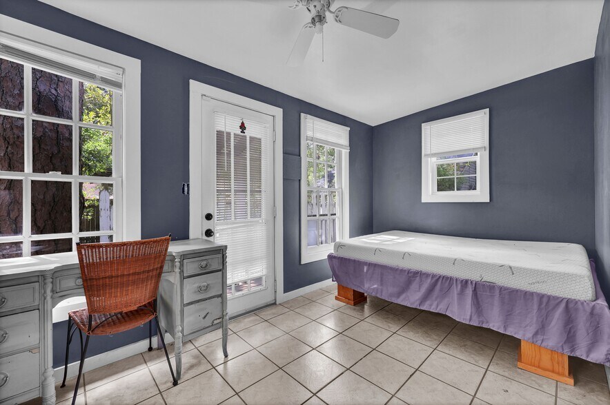 More Photos Of 4911 Oleander Dr, Wilmington General Retail For Sale