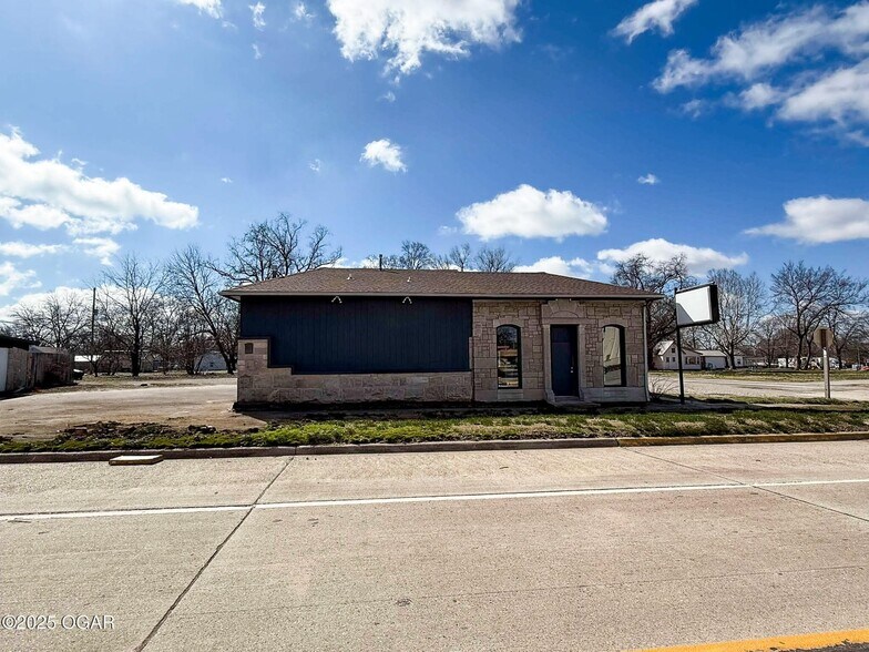Primary Photo Of 622 6th St, Oswego Restaurant For Sale