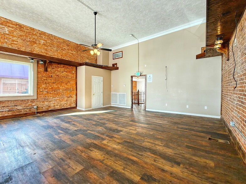 More Photos Of 17 Broadway St, McKenzie Storefront For Sale