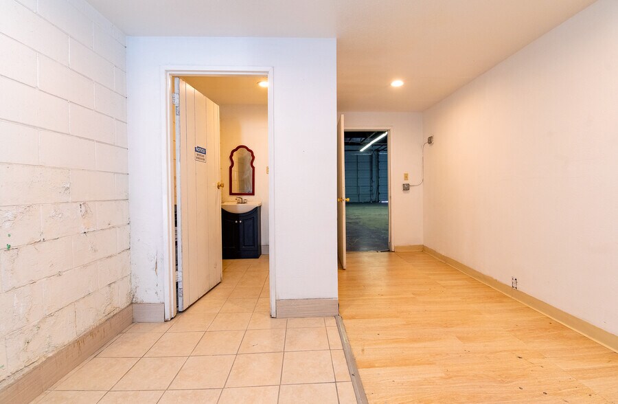 More Photos Of 11810-11812 Greenstone Ave, Santa Fe Springs Manufacturing For Sale