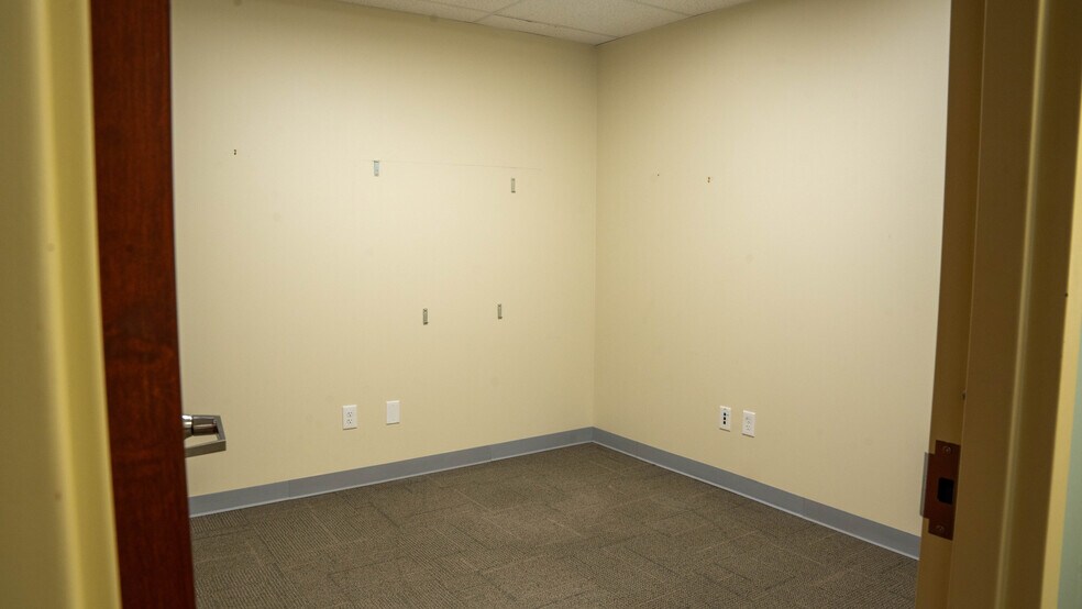More Photos Of 1021 Watervliet Shaker Rd, Schenectady Office For Lease