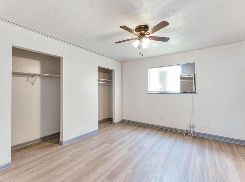More Photos Of 2811 Broad St, Houston Apartments For Sale