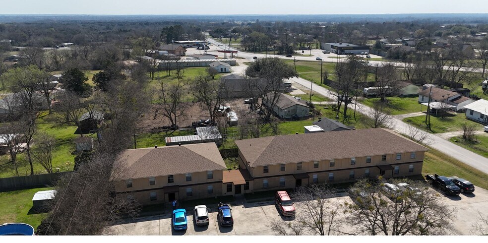 More Photos Of 703 E Navasota St, Groesbeck Multifamily For Sale