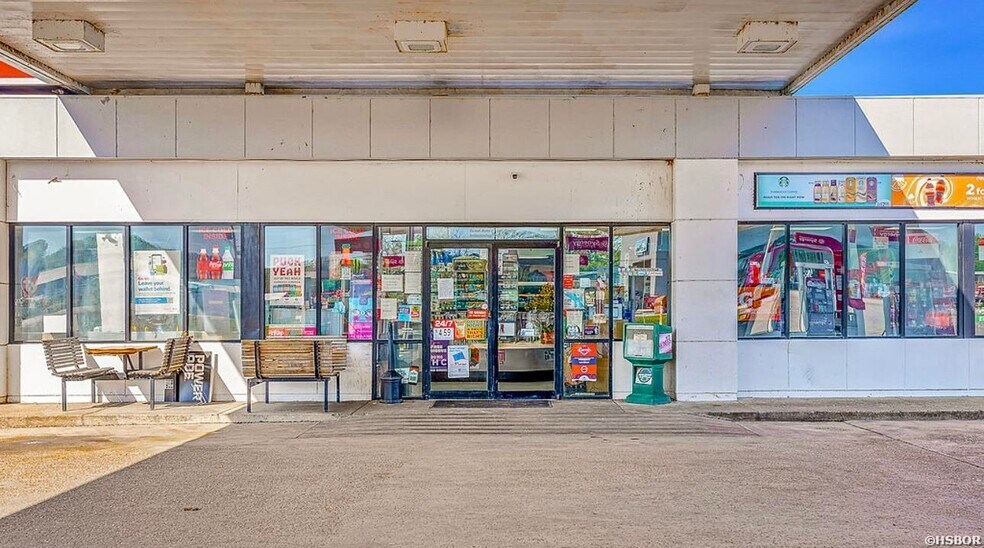 More Photos Of 876 Batesville Blvd, Batesville General Retail For Sale
