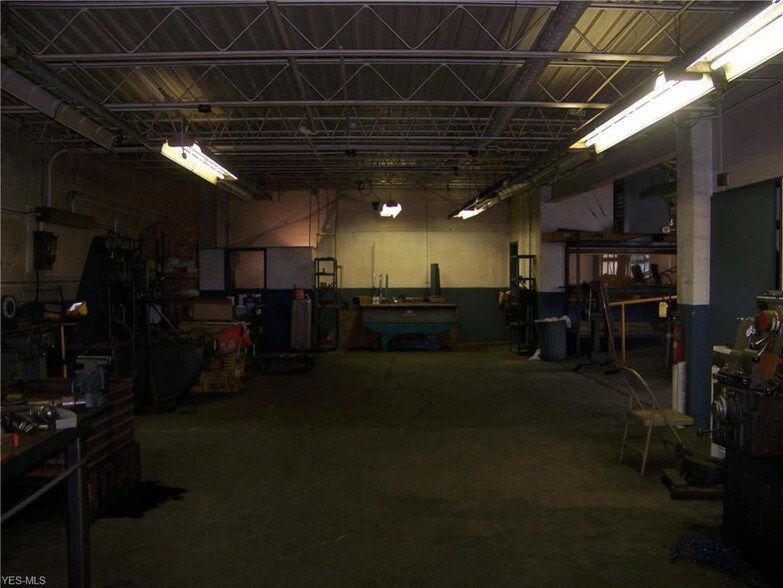 More Photos Of 2359 Triplett Blvd, Akron Manufacturing For Sale