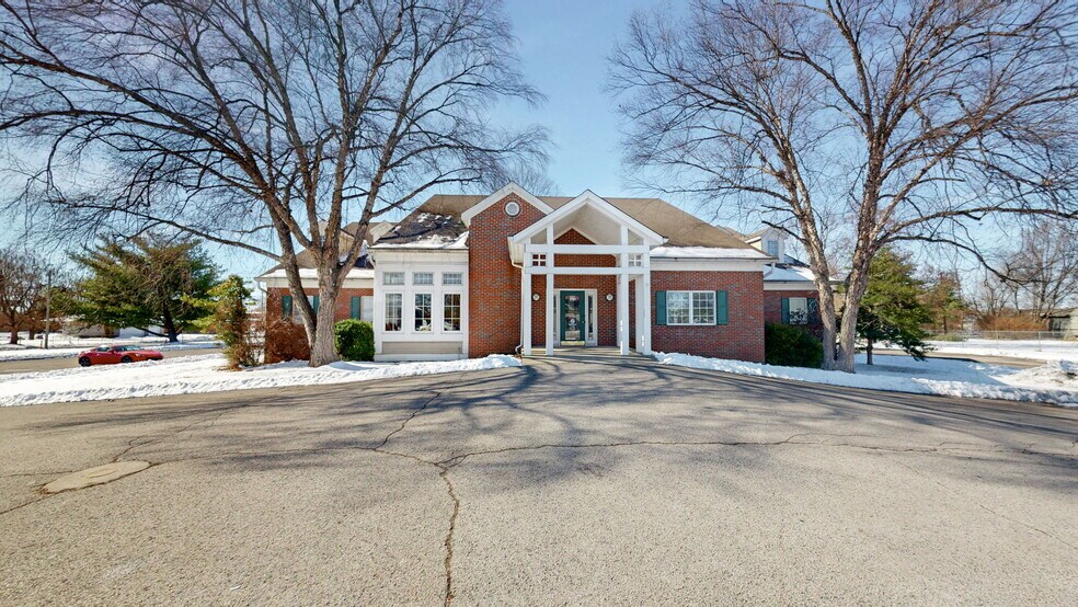 More Photos Of 1701 Spring St, Jeffersonville Medical For Sale