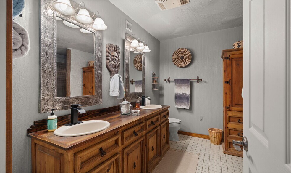 More Photos Of 1935 E Joy Ranch Rd, Phoenix Specialty For Sale