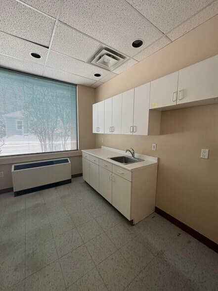 More Photos Of 240 Waterloo St, London Medical For Lease