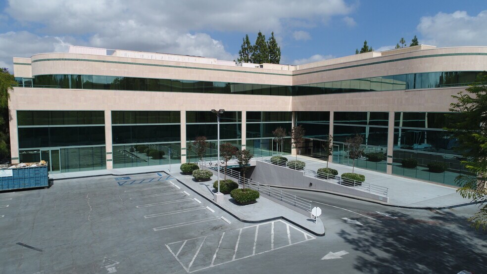 More Photos Of 5550 Topanga Canyon Blvd, Woodland Hills Office For Lease