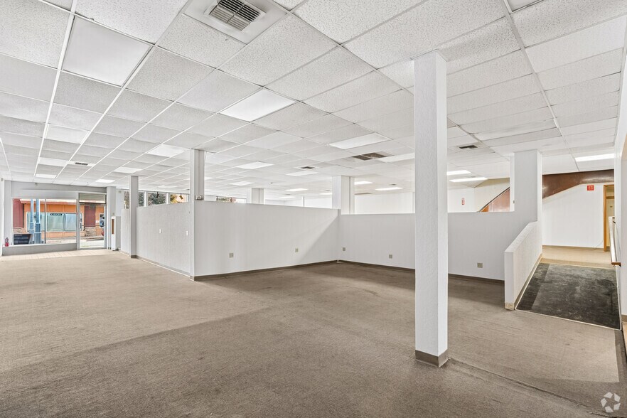 More Photos Of 523-533 4th St, Bremerton Storefront For Lease