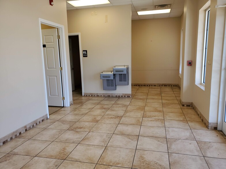 More Photos Of 308-316 Dolphin Dr, Jacksonville Medical For Lease