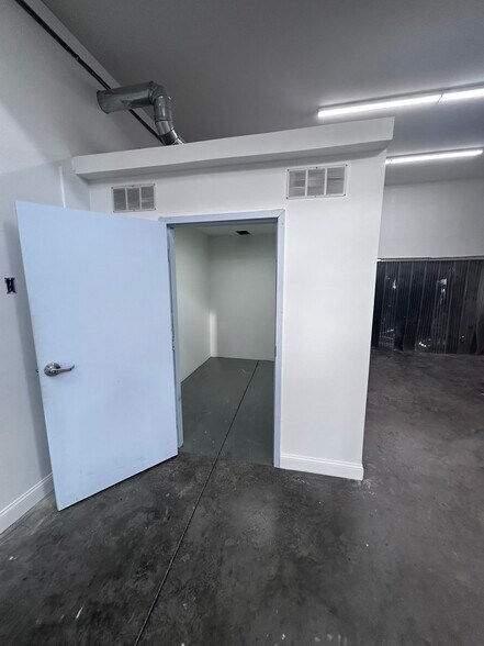 More Photos Of 6008 Fair Oaks Dr, Frederick Flex For Lease