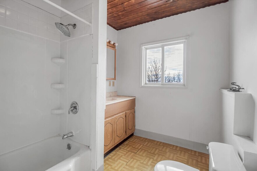 More Photos Of 16 Ellicott Pl, Depew Restaurant For Sale