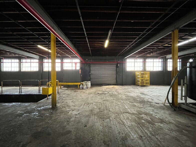 More Photos Of 285 W Trigg Ave, Memphis Manufacturing For Lease