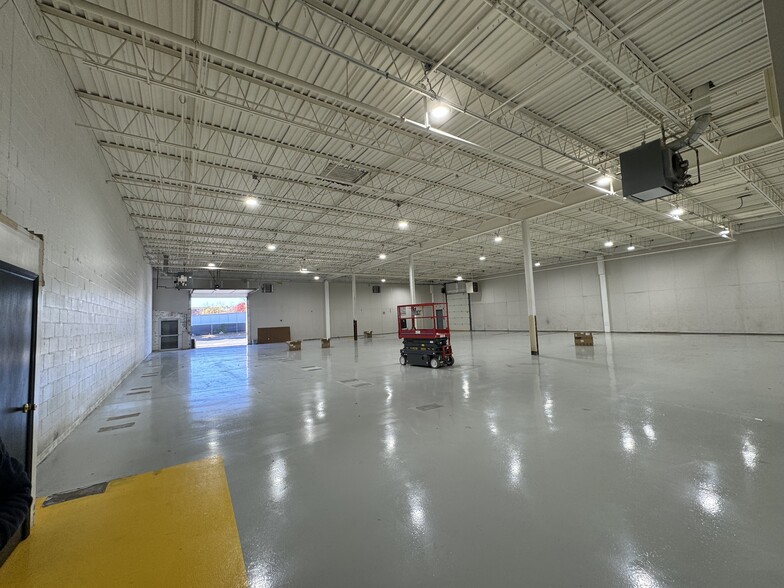 Primary Photo Of 5 Brayton Ct, Commack Warehouse For Lease