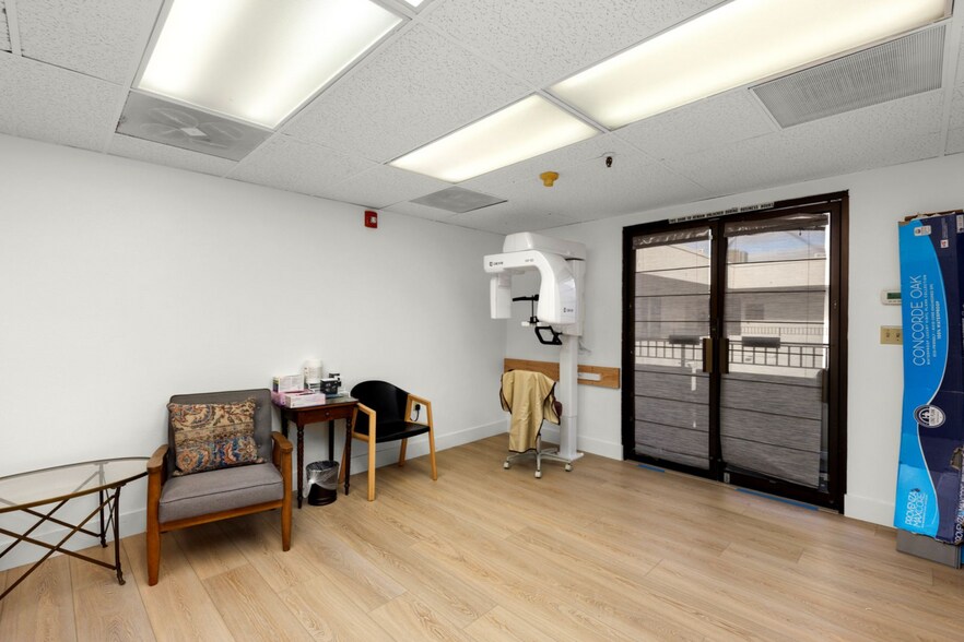 More Photos Of 1001 B Ave, Coronado Medical For Lease