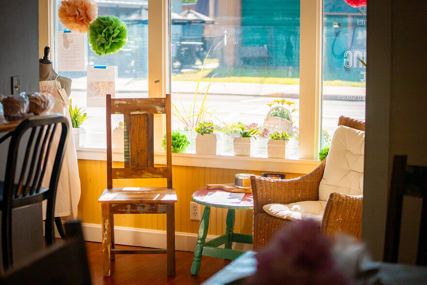 More Photos Of 127 N Main St, Amherst Storefront Retail Residential For Sale