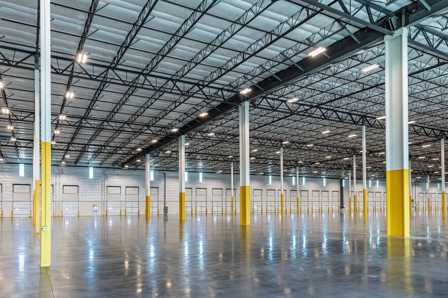 More Photos Of 6550 W Orangewood Ave, Glendale Warehouse For Lease