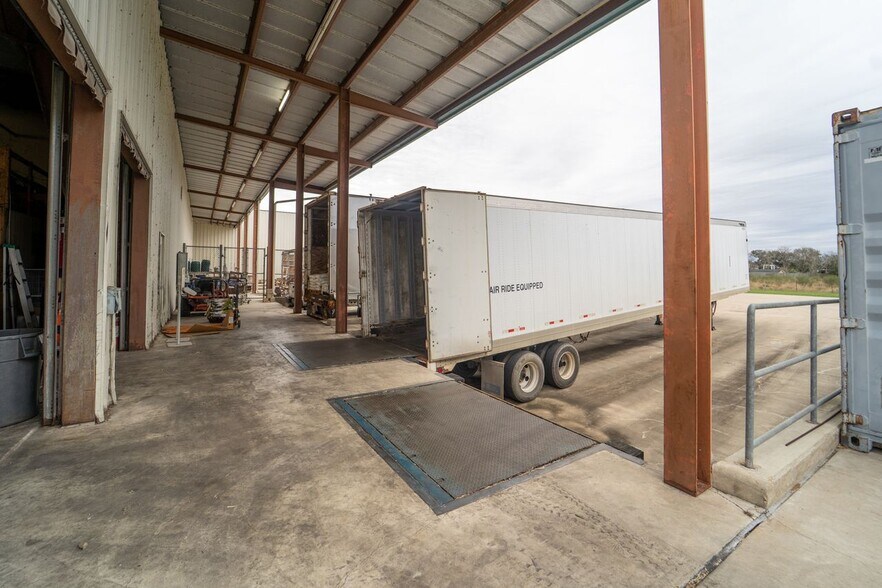 More Photos Of 5705 N Main St, Victoria General Retail For Sale