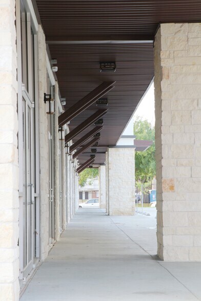 More Photos Of 9889 United Drive, Houston Office For Lease