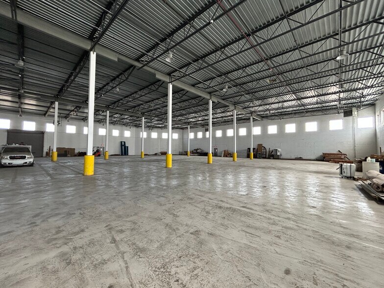 More Photos Of 625 N Sacramento Blvd, Chicago Warehouse For Lease