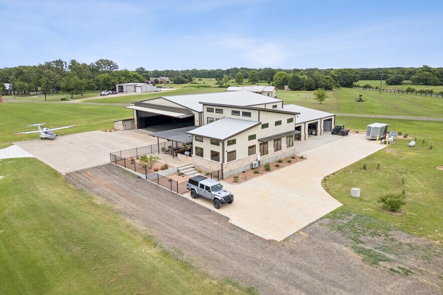 More Photos Of 863 VZ County Road 1508, Van Airplane Hangar For Sale