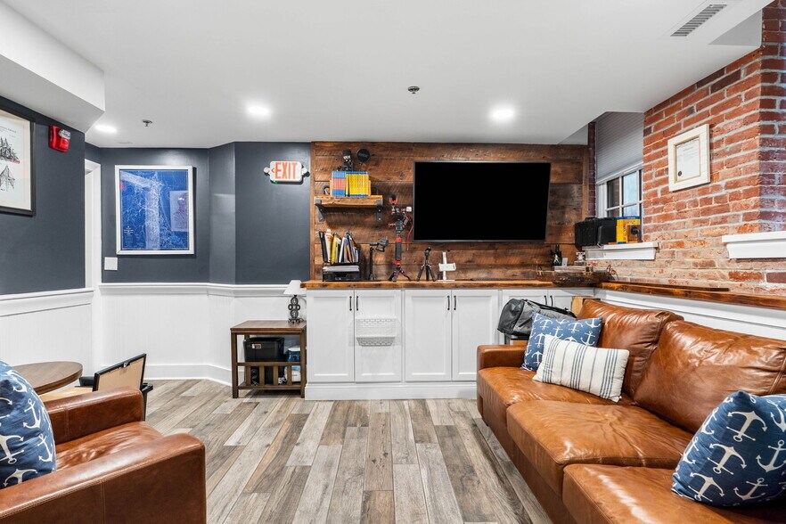 More Photos Of 19-23 Pleasant St, Newburyport Office For Sale