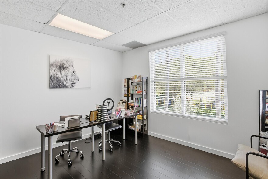 More Photos Of 8527 Pines Blvd, Pembroke Pines Office For Sale