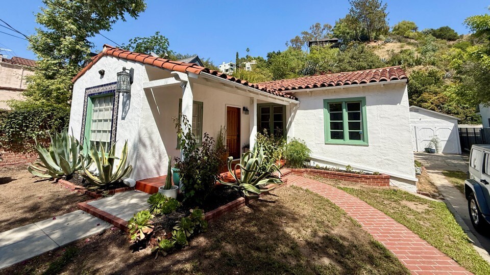 More Photos Of 2620 N Beachwood Dr, Los Angeles Land For Sale