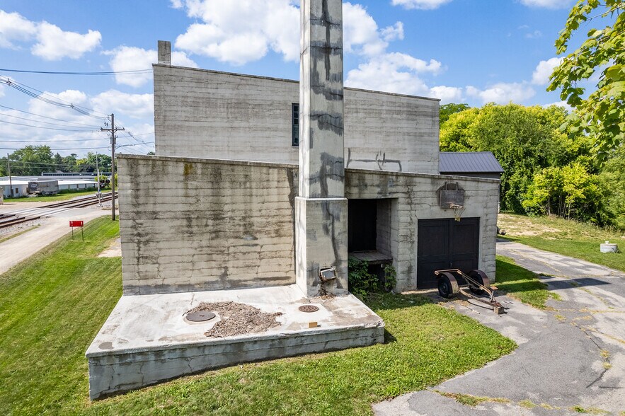 More Photos Of 336 N Spring St, Columbus Light Manufacturing For Sale