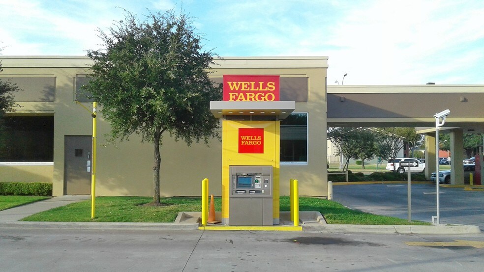More Photos Of 525-597 W Pioneer Pky, Grand Prairie General Retail For Lease