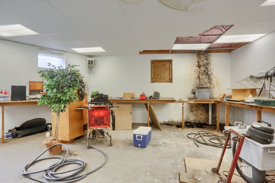 More Photos Of 97 Helen St, McKees Rocks Warehouse For Sale