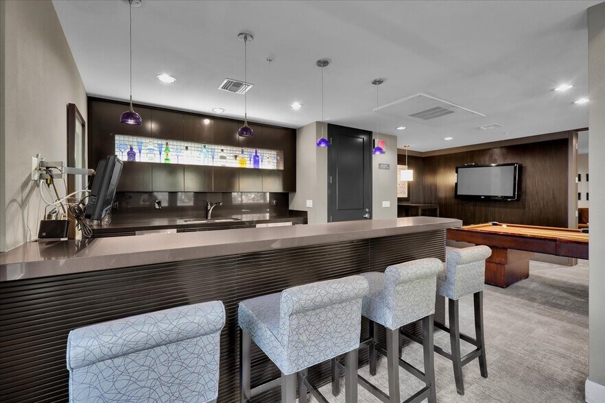 More Photos Of 300 E 4th St, Long Beach Apartments For Sale