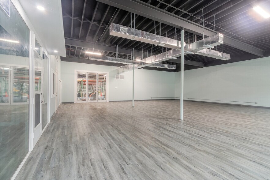 More Photos Of 719 N Ridgewood Ave, Daytona Beach General Retail For Sale