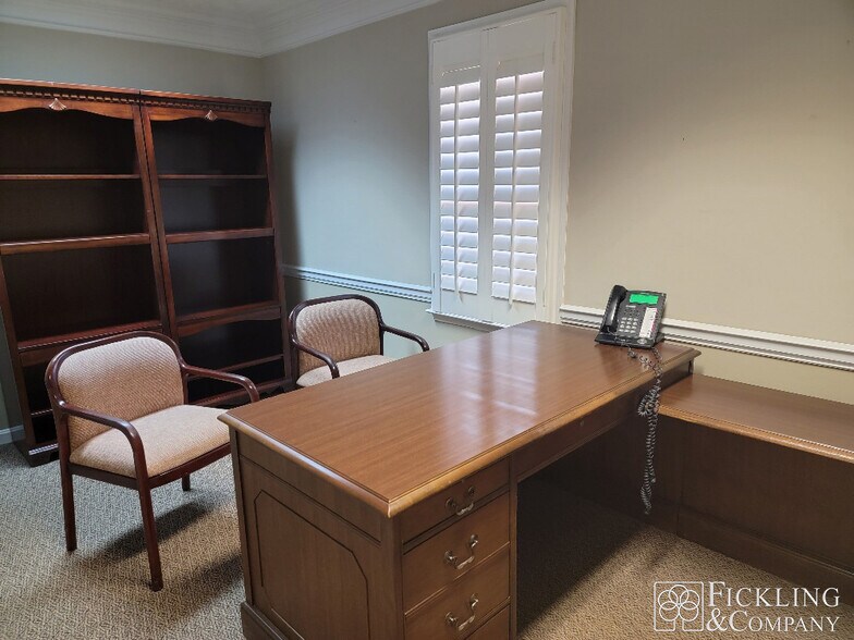 More Photos Of 102 Lois Dr, Warner Robins Office For Lease