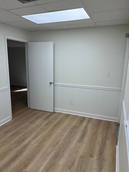 More Photos Of 5541 Parliament Dr, Virginia Beach Loft Creative Space For Sale