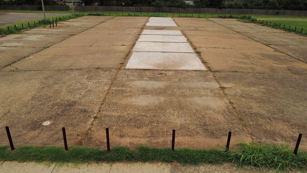 More Photos Of 9531 10th St, Midwest City Land For Lease
